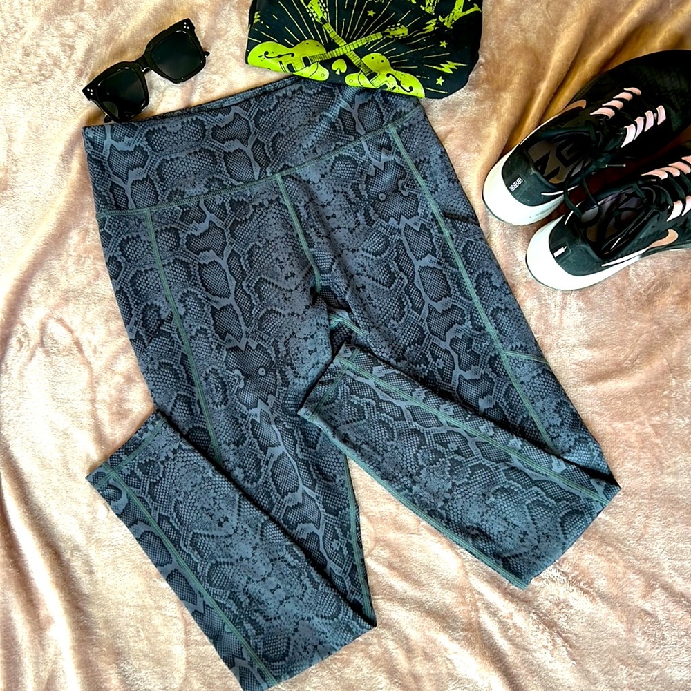 LoveHer Gray Snake Goddess 7/8 leggings